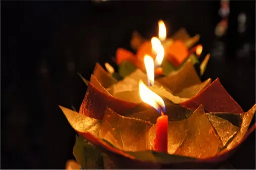 ဒီနေ့မင်းဘယ်သူ့ကိုတွေးနေတာလဲ